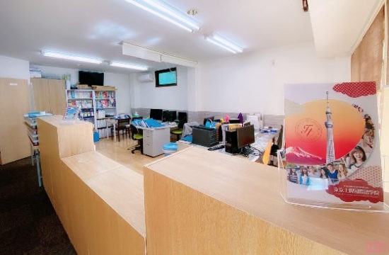 嚴海赴日工作