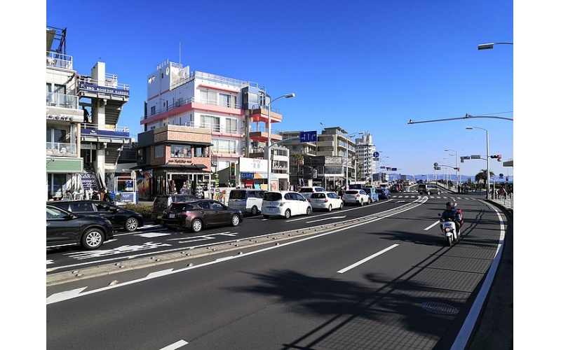 日本車輛靠左還是靠右？